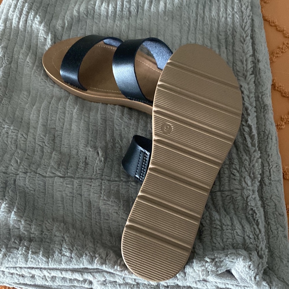 Sandals - Picture 3 of 4